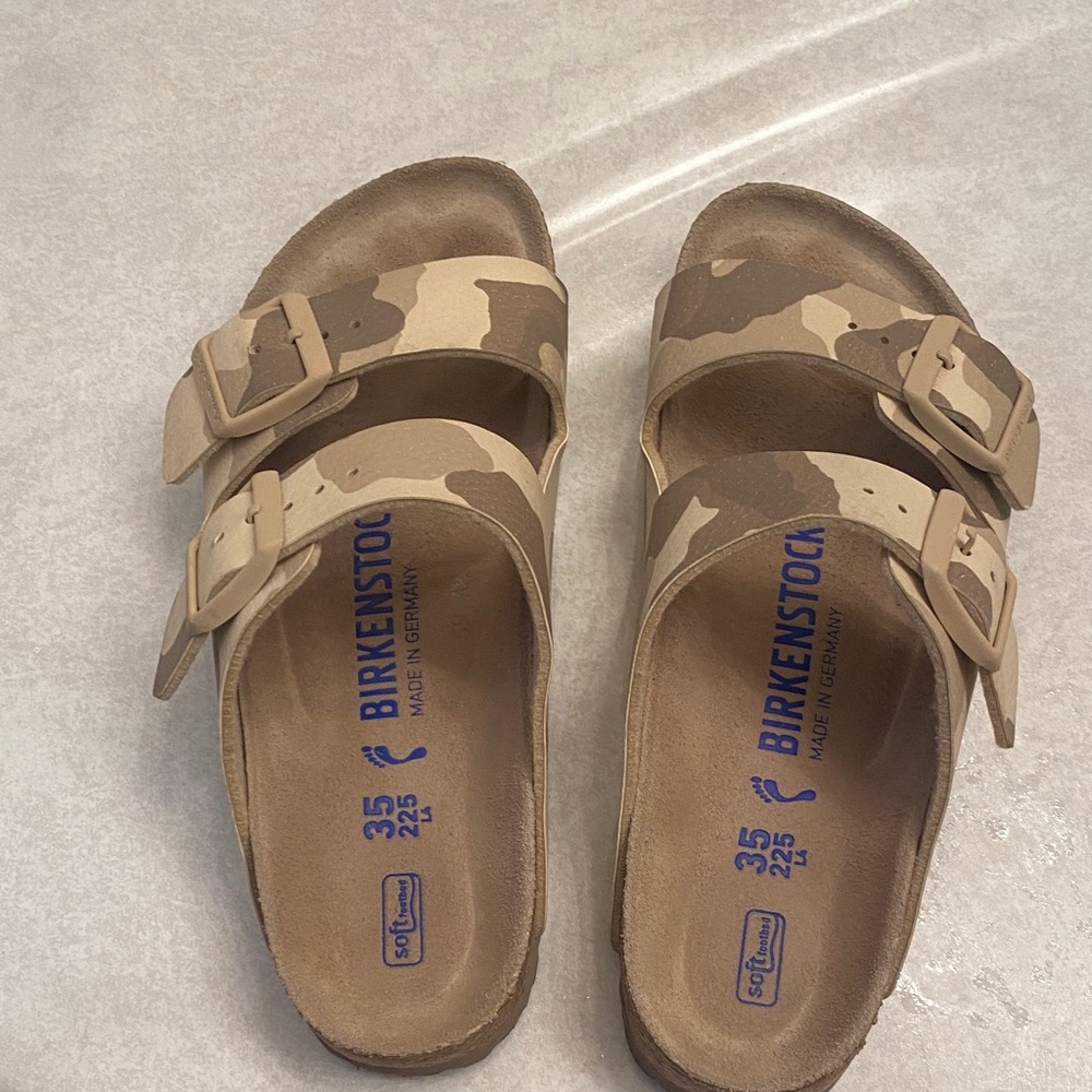 Birkenstock ladies Arizona Sandals in Tan Camouflage soft footbed - Picture 2 of 11